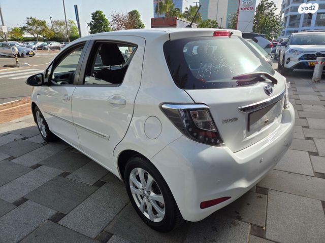 טויוטה יאריס