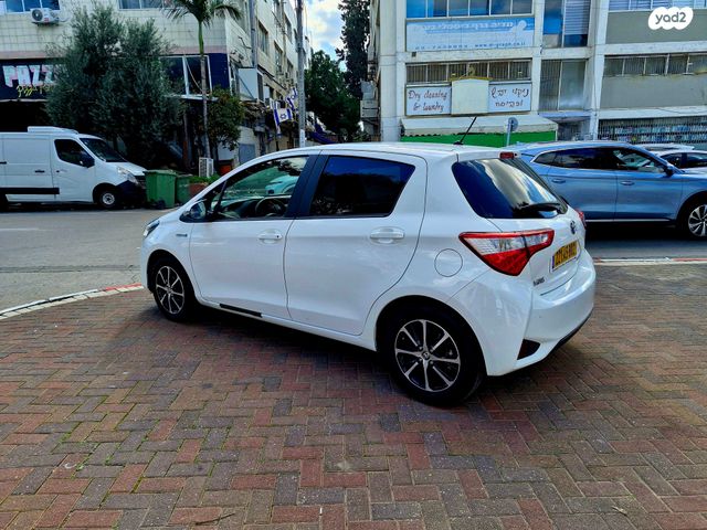 טויוטה יאריס