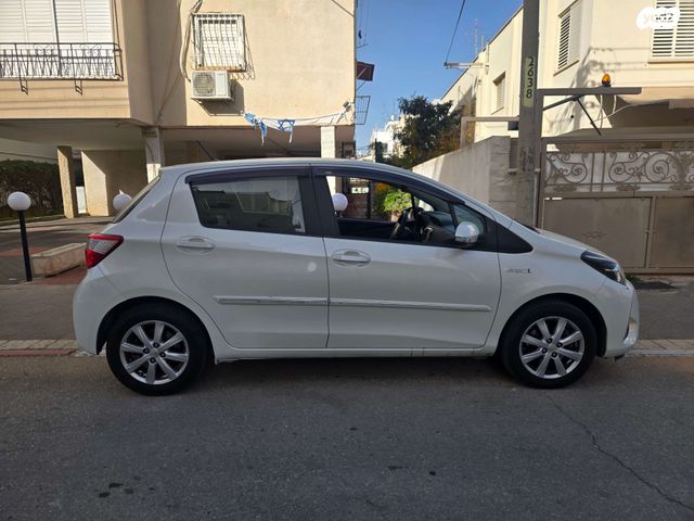 טויוטה יאריס