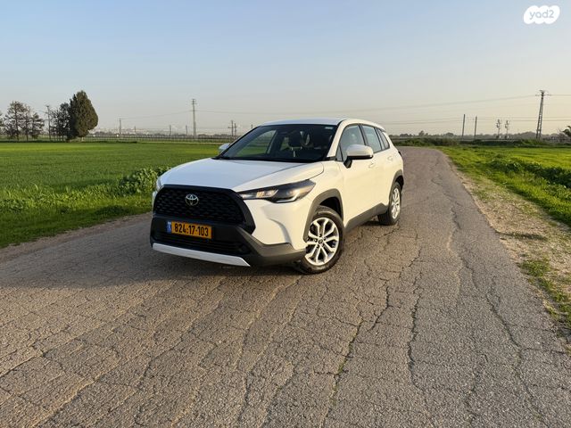 מודעת רכב טויוטה קורולה קרוס