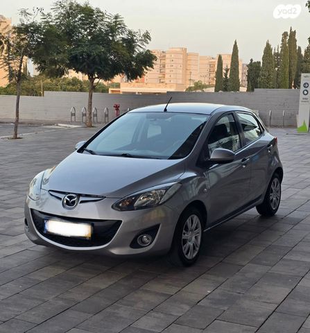 מודעת רכב מאזדה 2