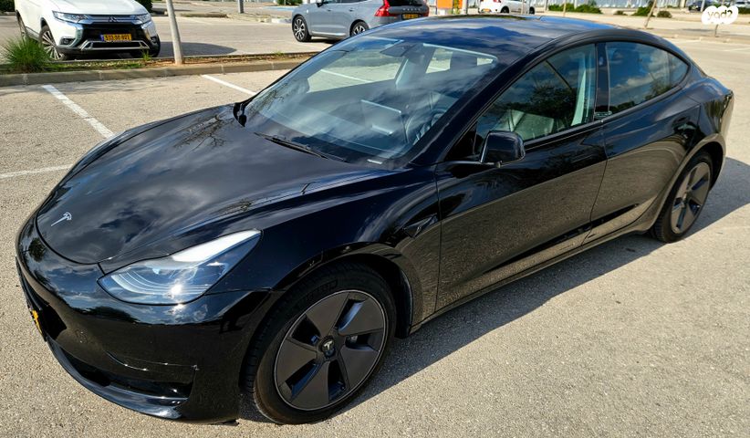 מודעת רכב טסלה מודל 3