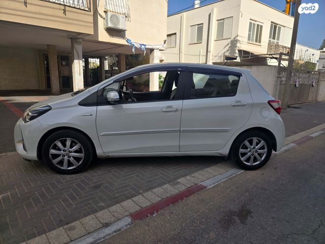 טויוטה יאריס