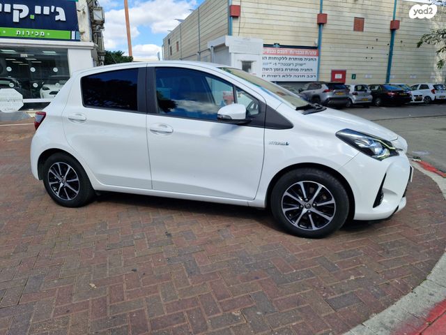 טויוטה יאריס