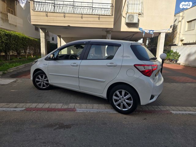 טויוטה יאריס