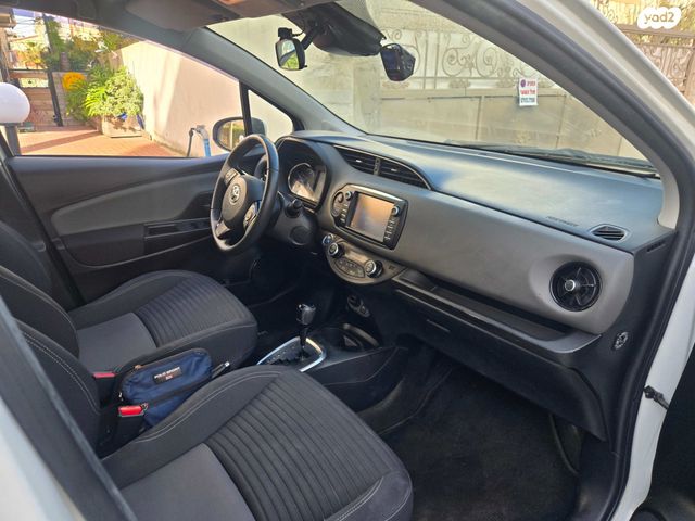 טויוטה יאריס