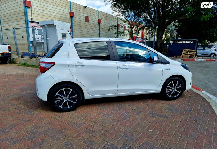 טויוטה יאריס