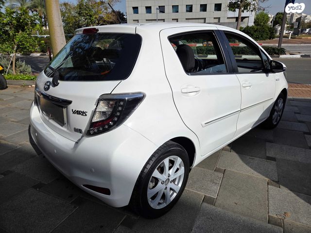 טויוטה יאריס