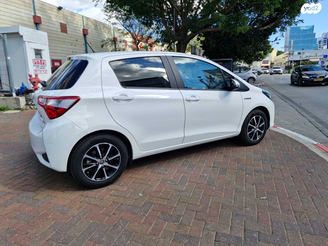 טויוטה יאריס