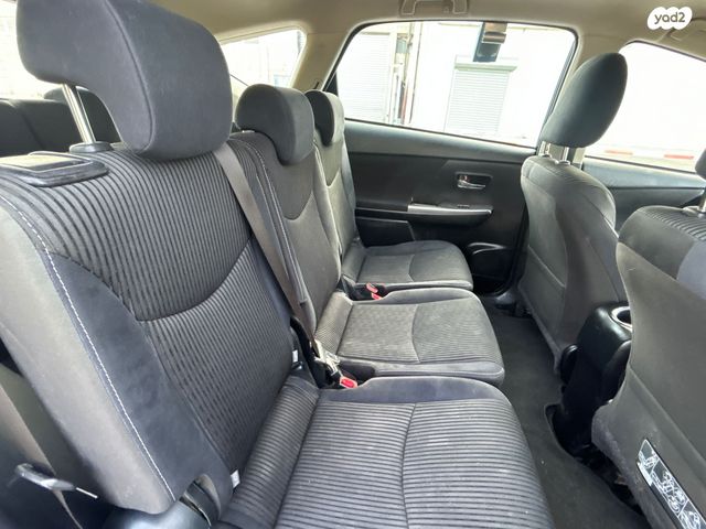 טויוטה פריוס פלוס