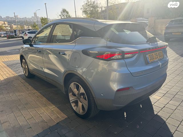 מודעת רכב ג׳ילי Geometry C