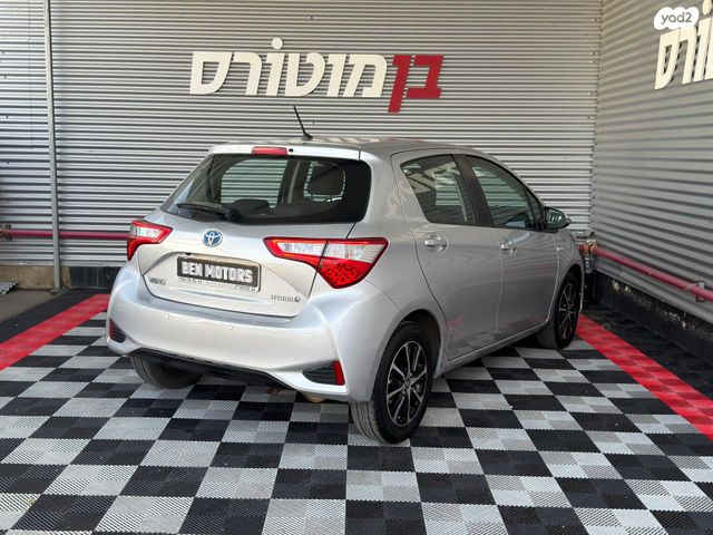 טויוטה יאריס