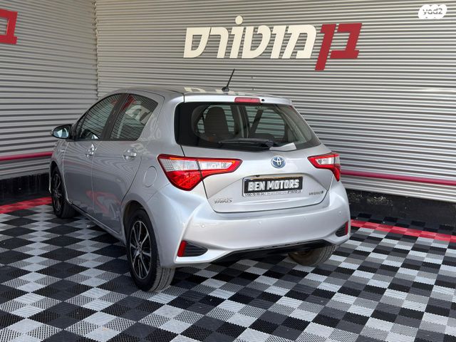 טויוטה יאריס