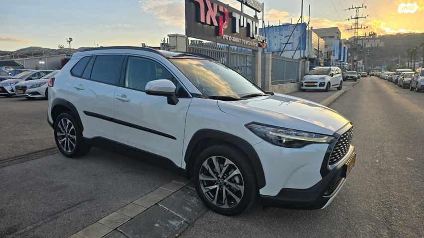 טויוטה קורולה קרוס