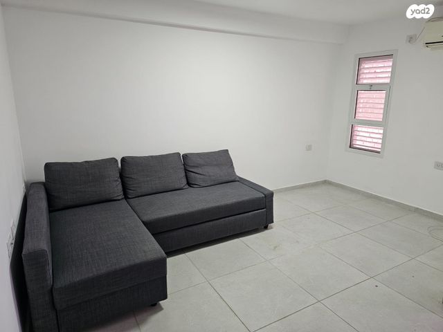 דירה, הכנסת 4, שכונה ד', באר שבע