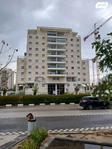 דירה, לאה גולדברג 4, משכנות האומנים, קרית מוצקין