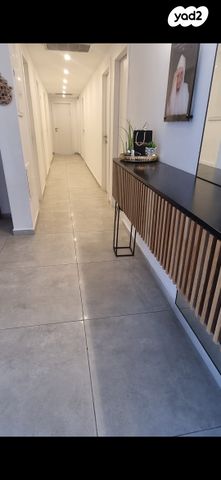 גג/ פנטהאוז, שדרות אבני החושן 42, כרמי גת, קרית גת