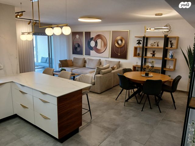 דירה, לאה גולדברג 4, משכנות האומנים, קרית מוצקין