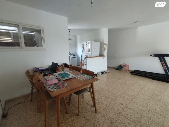 דירה, השחר 12, שיכוני מזרחי, כפר סבא