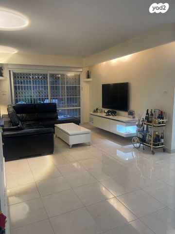 דירת גן, אלי תבין 22, פסגת זאב, ירושלים