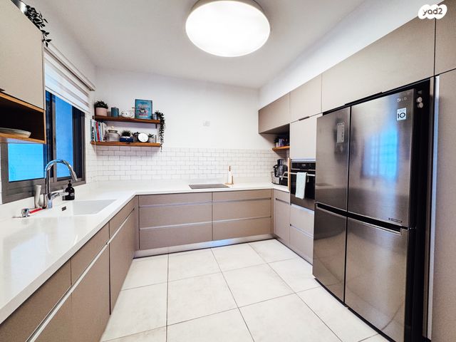 שדרות יצחק שמיר 16