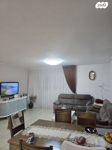 גג/ פנטהאוז, דוגית 13, קרית מנחם בגין, רמלה