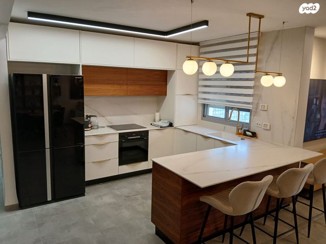 לאה גולדברג 4