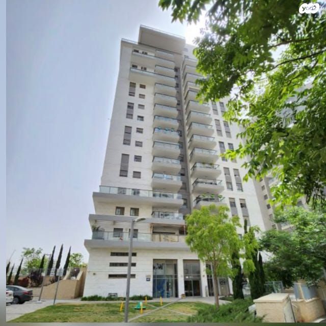 יונתן רטוש 10