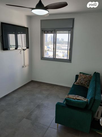 דירה, לאה גולדברג 4, משכנות האומנים, קרית מוצקין