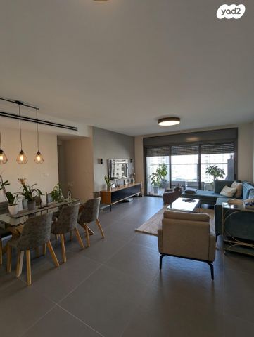 דירה, יונתן רטוש 10, פסגות אפק, ראש העין