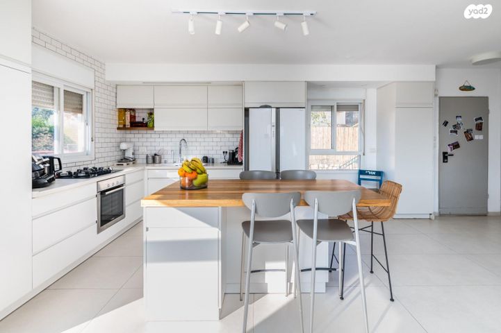 גג/ פנטהאוז, תרמ"ב 10, מול היקב, זכרון יעקב