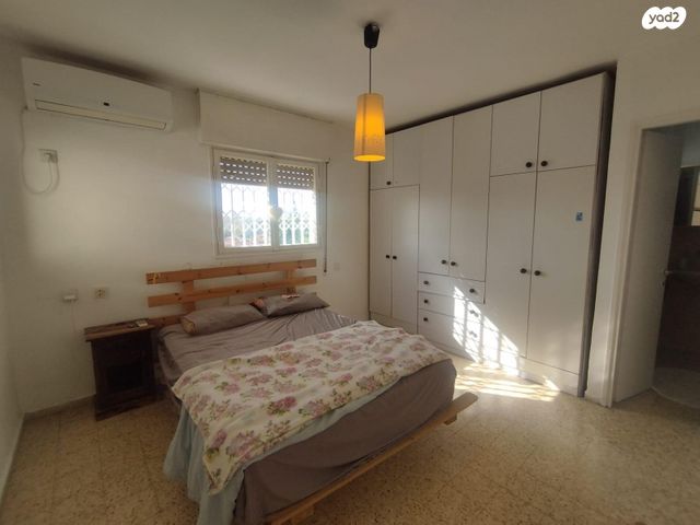 דירה, השחר 12, שיכוני מזרחי, כפר סבא