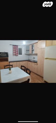 השישה עשר 45