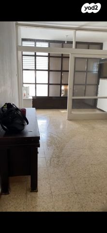 חומה ומגדל 35