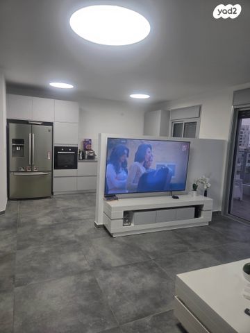 דירה, אריק איינשטיין 5, קרית רבין, חולון