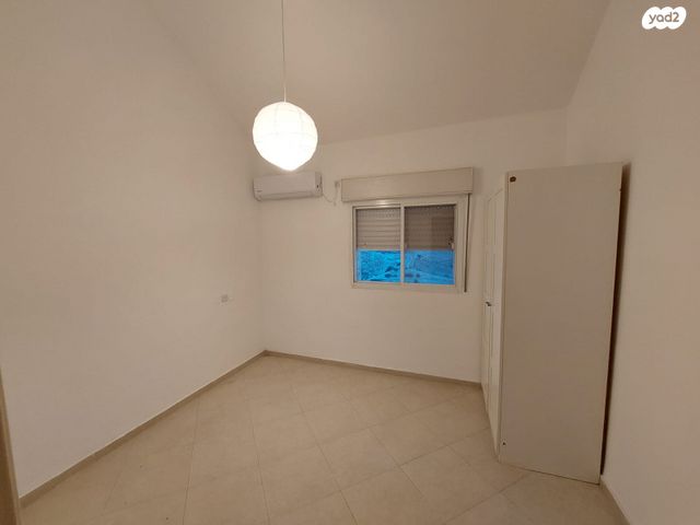 גג/ פנטהאוז, עת הזמיר 9, מגדים, מעלה אדומים