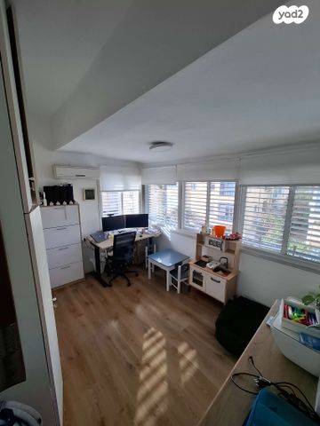 דירה, הדגנים 12, גבעת הרמבם, גבעתיים