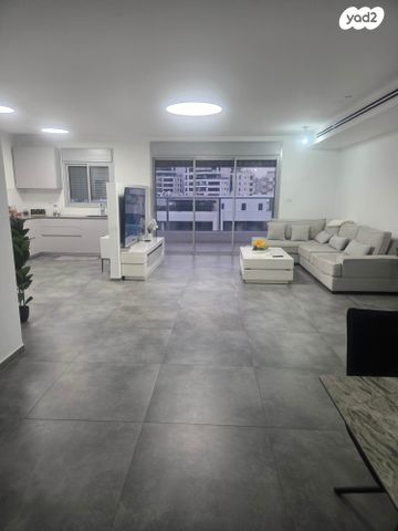 דירה, אריק איינשטיין 5, קרית רבין, חולון