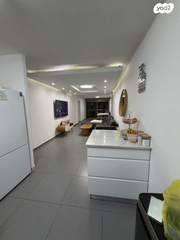 דירת גן, אילת 80, ג'סי כהן, חולון