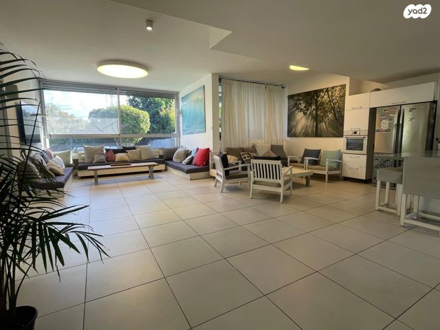 דו משפחתי, האקליפטוס 1, רמות השבים, רמות השבים