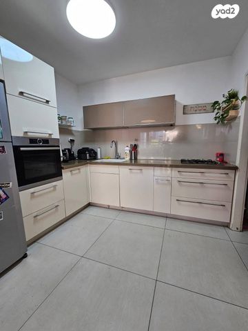 דירה, דוד צדוק 6, בן גוריון, חולון