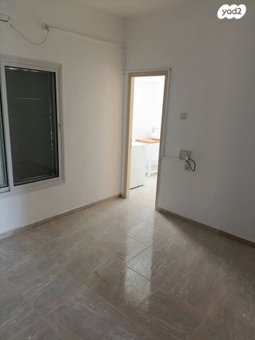 דירה, אריה בן אליעזר 18, נווה רם, שיכון מזרחי, רמת גן