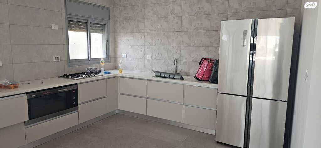 גג/ פנטהאוז, דרך מנחם בגין 118, בן גוריון ב', שדרות