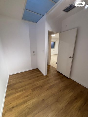 דירה, אורן 10, כוכב יאיר, כוכב יאיר / צור יגאל