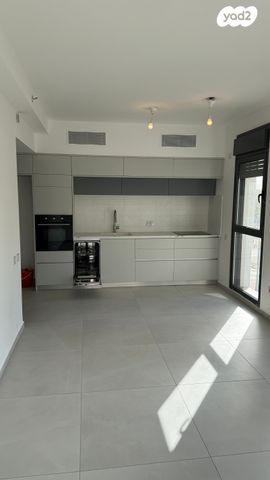 דירה, שדרות בגין 28, שיכון א, כפר יונה