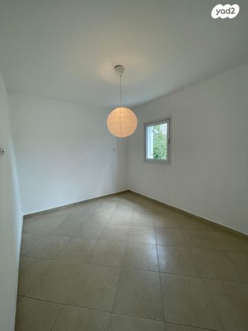 גג/ פנטהאוז, עת הזמיר 9, מגדים, מעלה אדומים