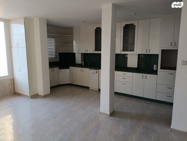 דירה, אריה בן אליעזר 18, נווה רם, שיכון מזרחי, רמת גן