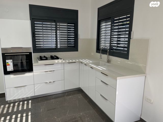 הרב עוזיאל 42