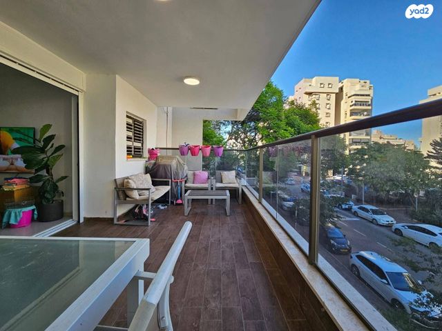 דירה, דוד צדוק 6, בן גוריון, חולון