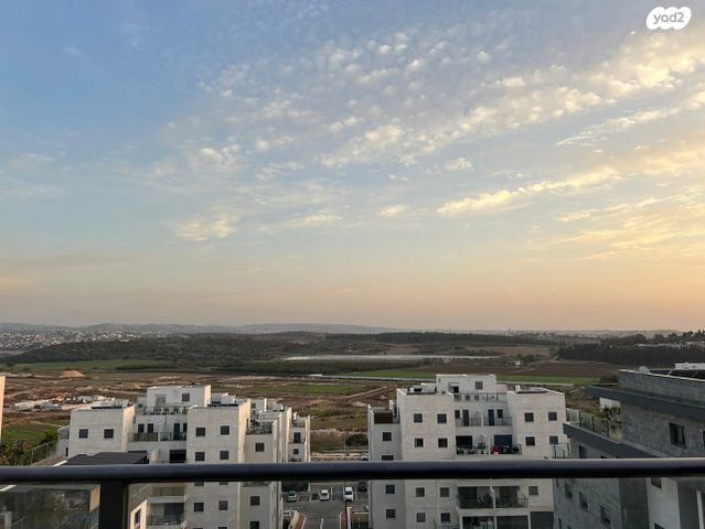 דירה, לוטם 15, הפרחים, חריש